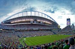 Faker迎来三赛季出色发挥，切尔西观众热烈欢呼！赛场气氛高涨